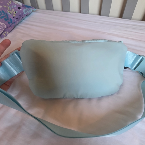 90 Degrees aqua Light Blue Belt Bag NWT - Picture 3 of 4